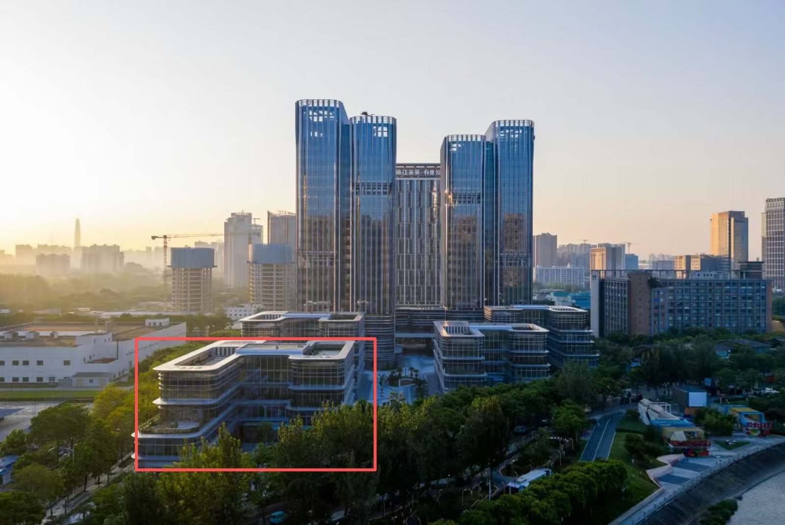四川省成都市锦江区三色路333号成都传媒·白鹭湾科创园1A栋3F演播厅 照片 2